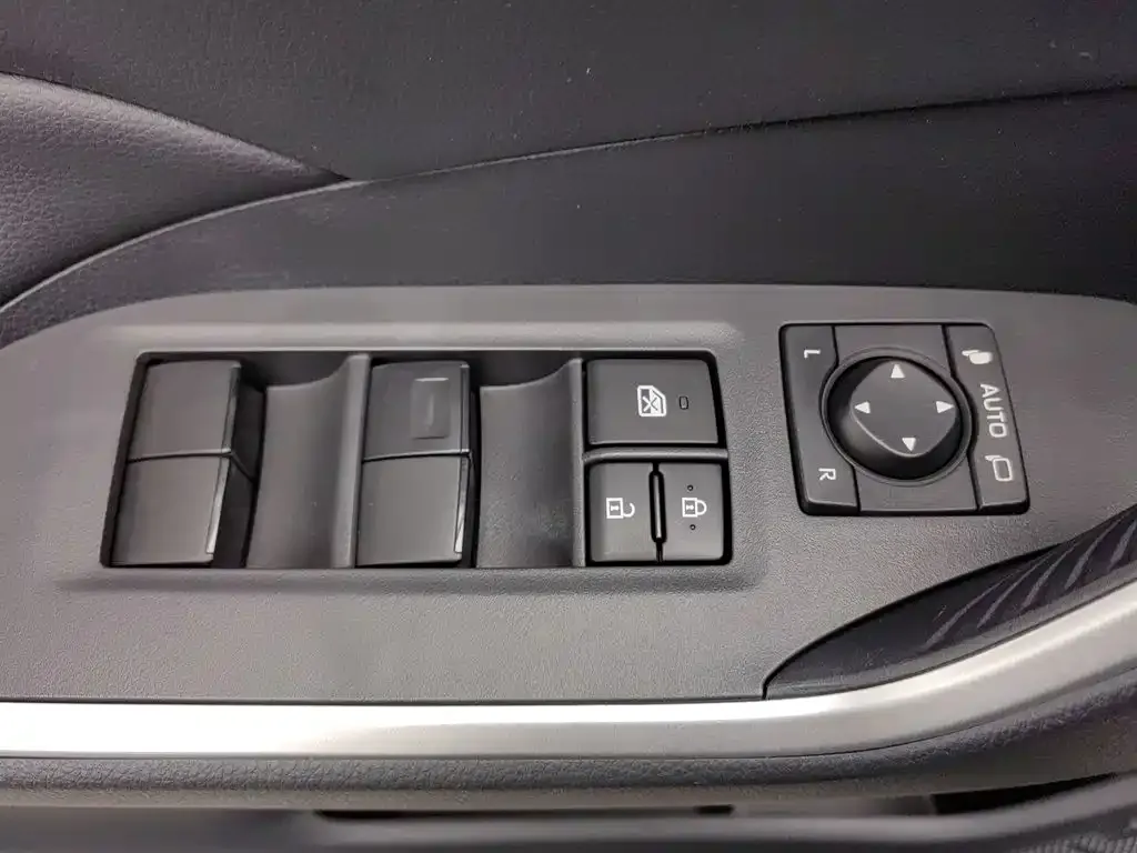 Toyota RAV4 — фото 3