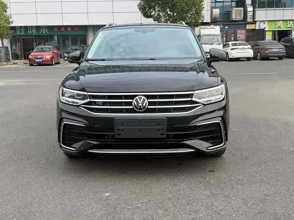 Volkswagen Tiguan L — фото 6