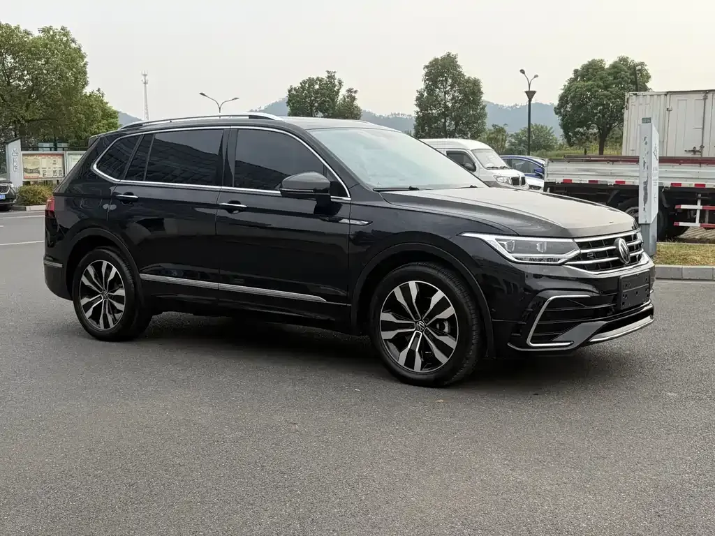 Volkswagen Tiguan L — фото 8
