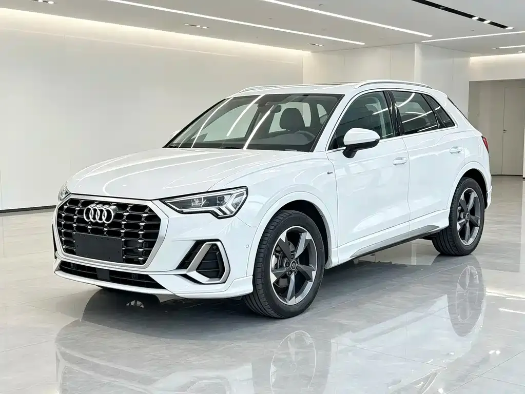 Audi Q3 — фото 1