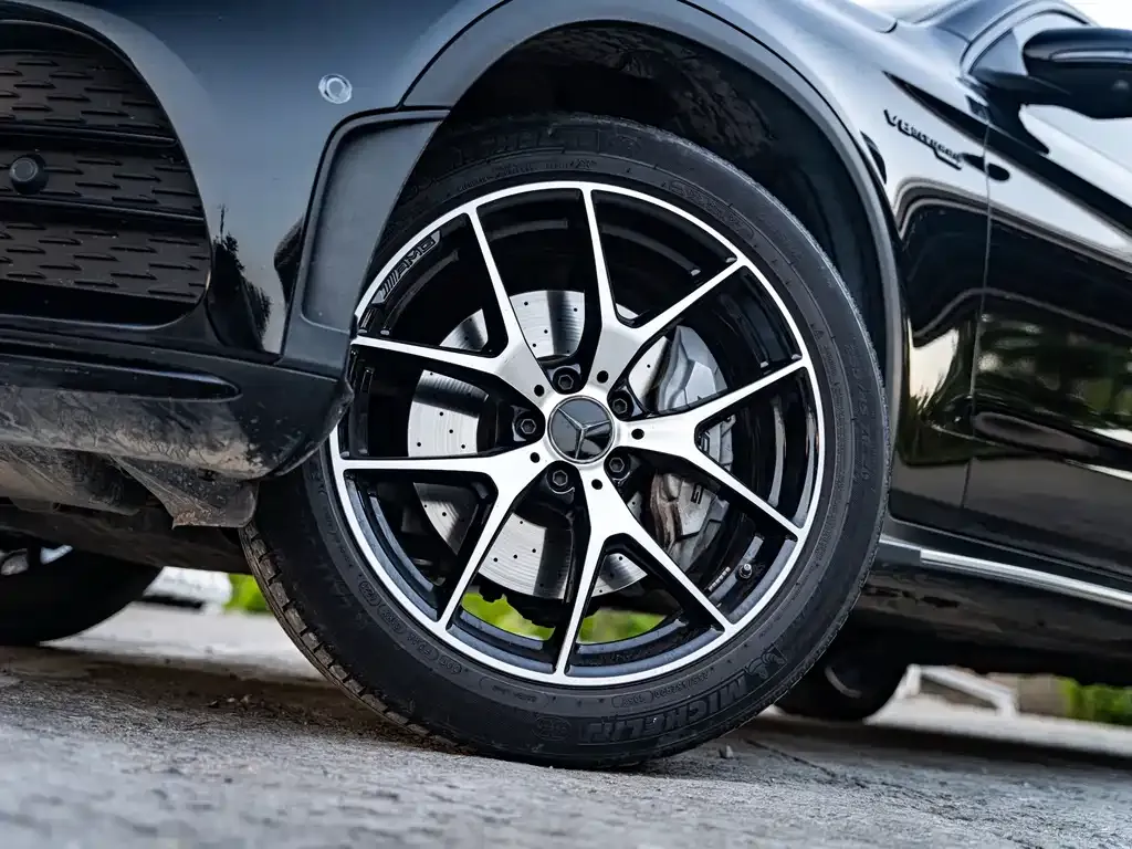 Mercedes-Benz GLC AMG — фото 10