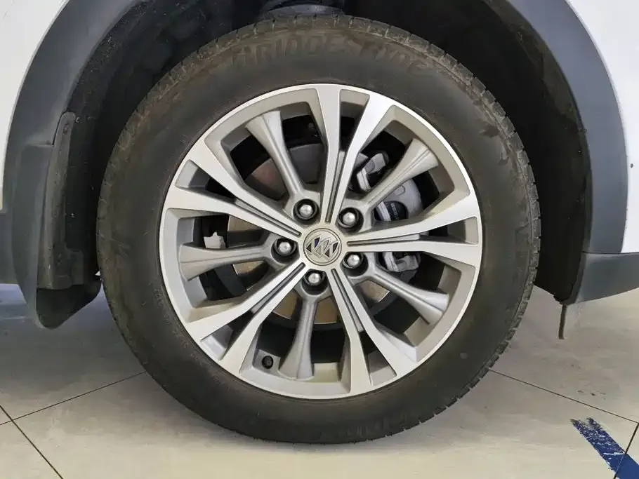 Buick Envision Plus — фото 3
