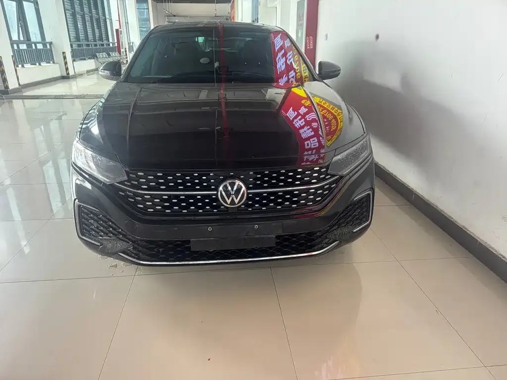 Volkswagen Passat — фото 1
