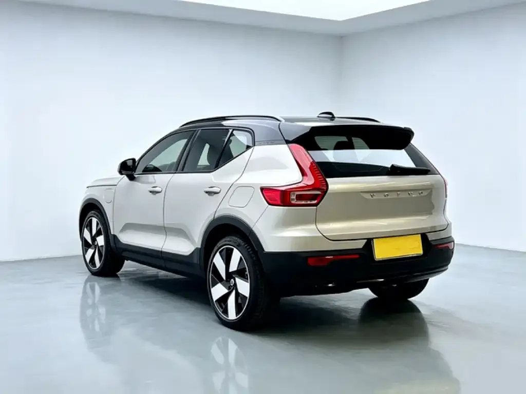 Volvo XC40 NEV — фото 5
