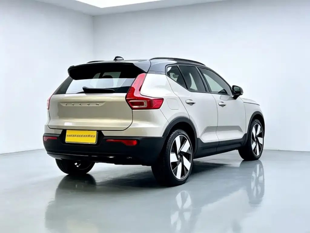 Volvo XC40 NEV — фото 7