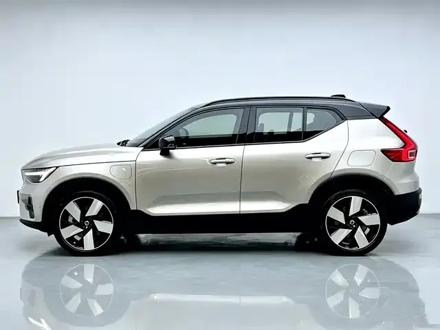 Volvo XC40 NEV — фото 9