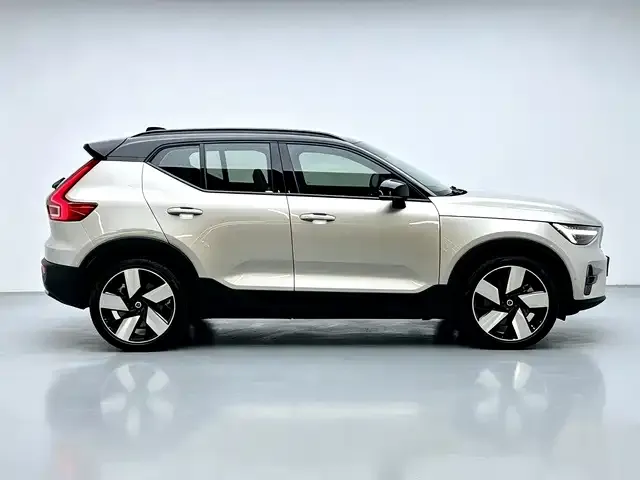 Volvo XC40 NEV — фото 3