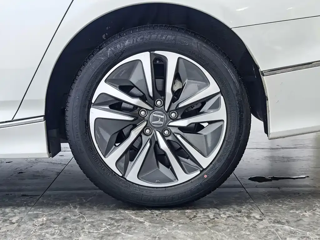 Honda Accord — фото 8