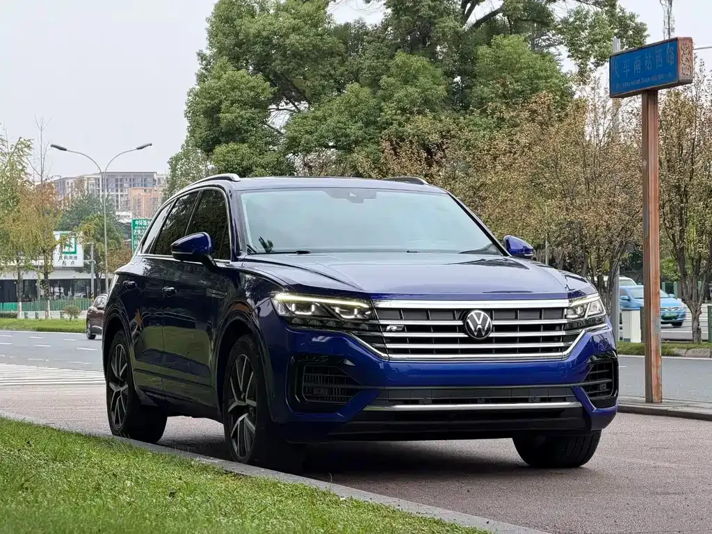 Volkswagen Touareg — фото 7