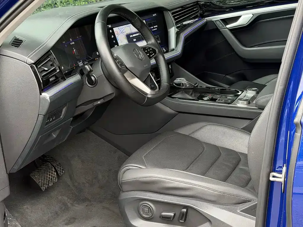 Volkswagen Touareg — фото 5