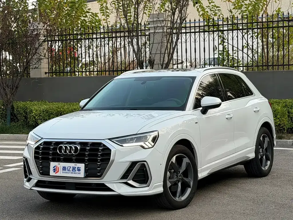 Audi Q3 — фото 1