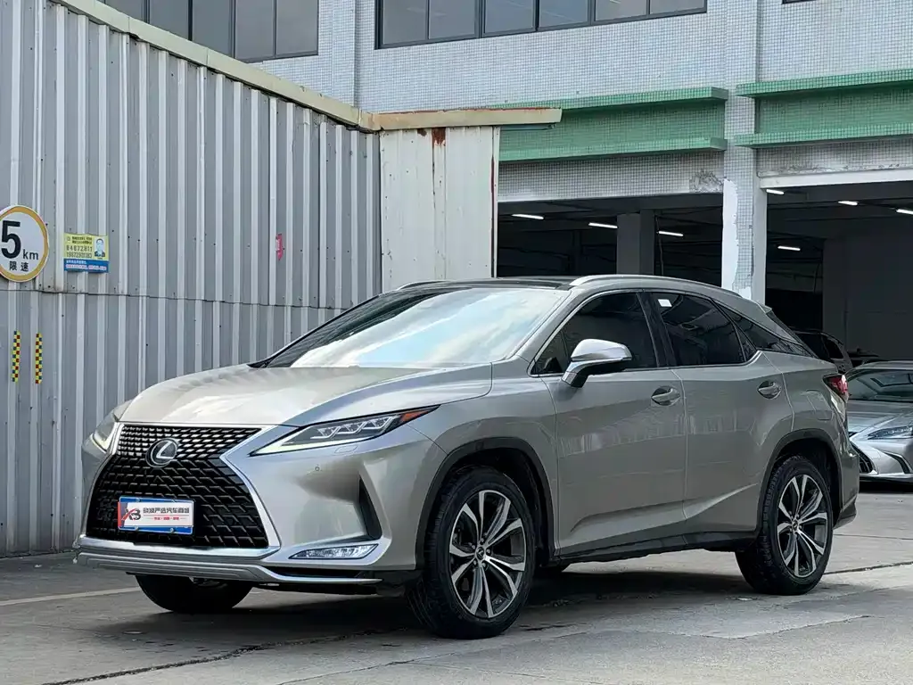 Lexus RX — фото 1