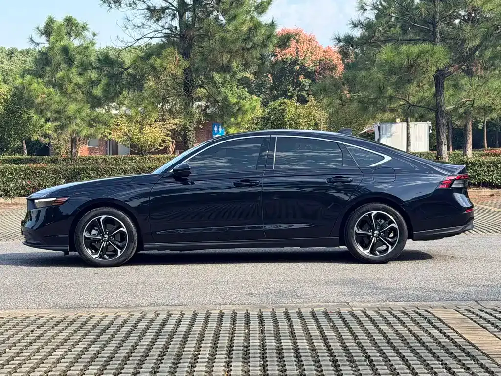 Honda Accord — фото 10