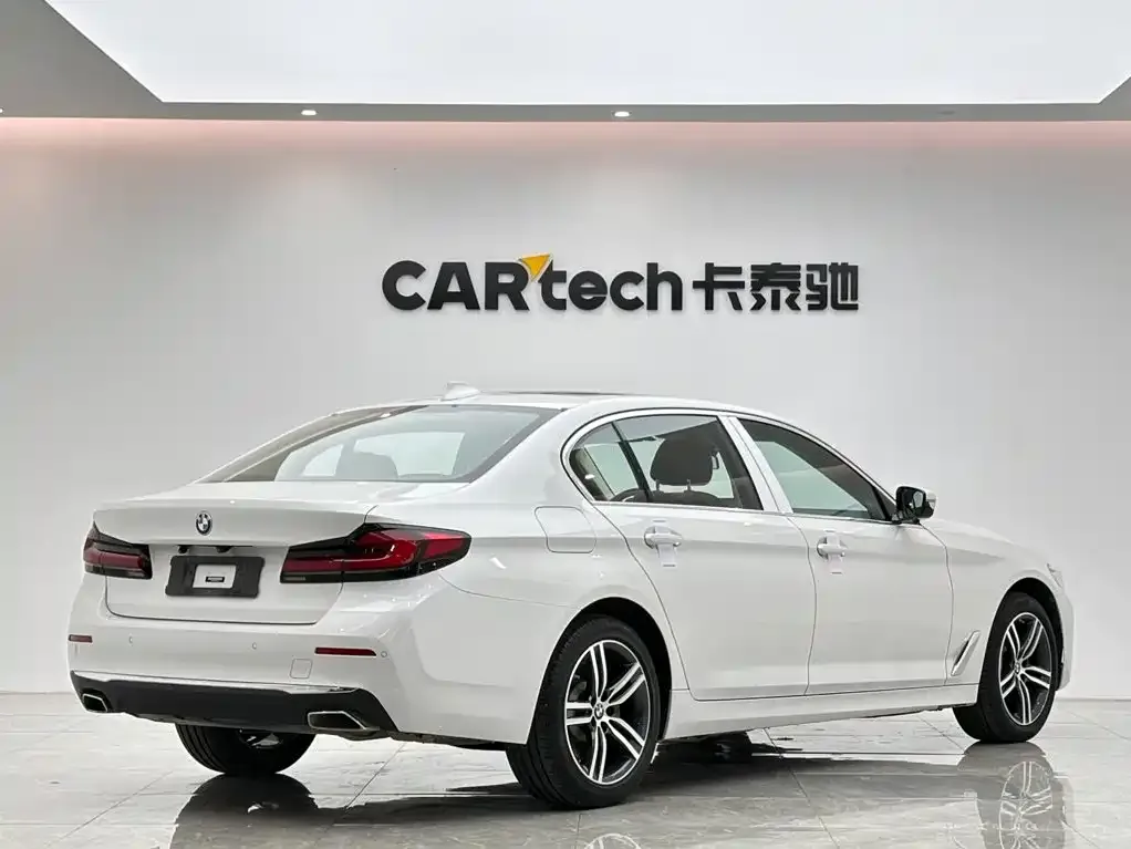 BMW 5 Series — фото 9