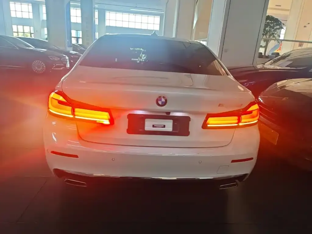 BMW 5 Series — фото 2