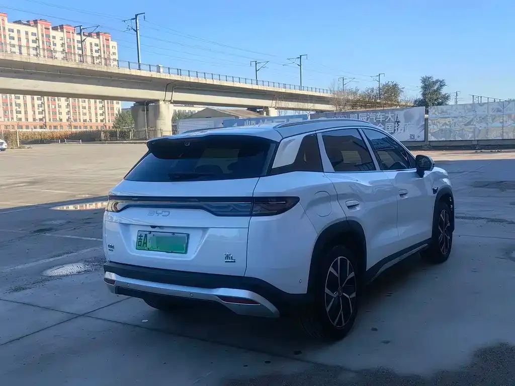 BYD L DM-i — фото 9