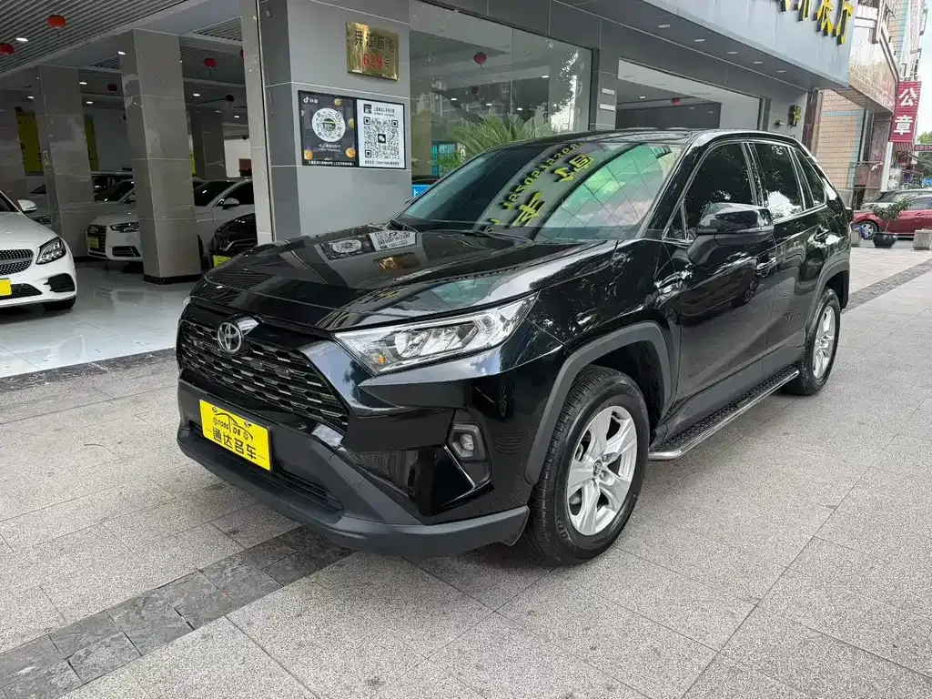 Toyota RAV4 — фото 3
