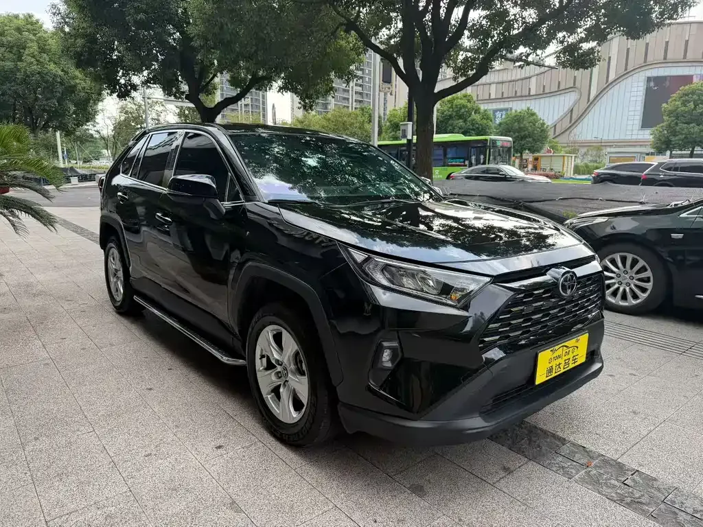 Toyota RAV4 — фото 9