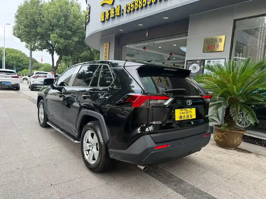 Toyota RAV4 — фото 4