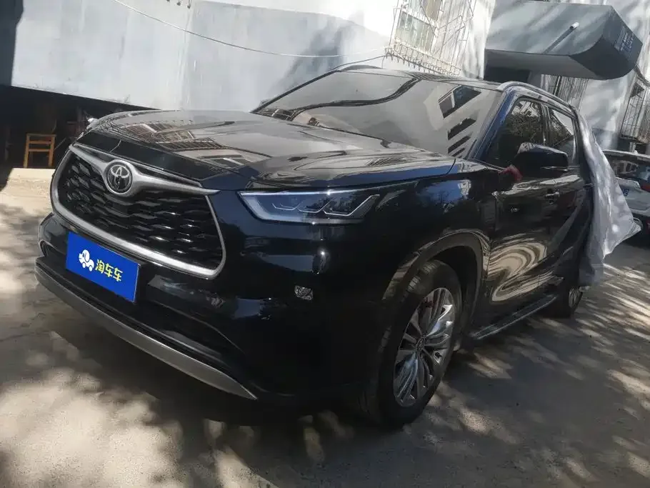 Toyota Highlander — фото 1