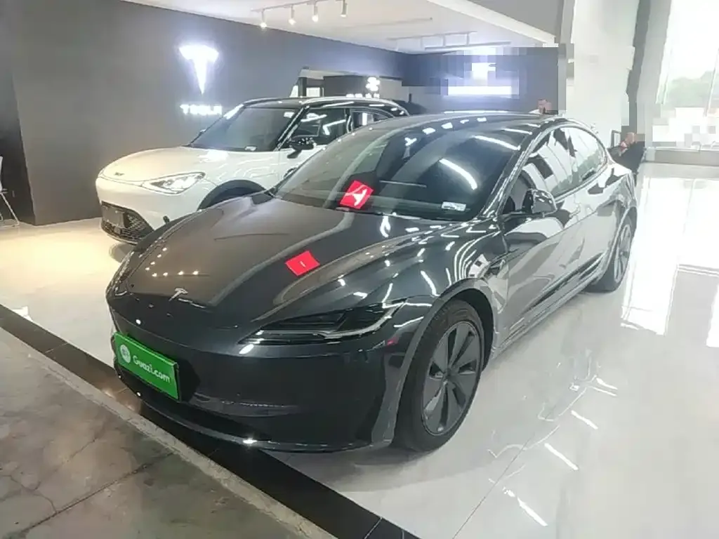Tesla Model 3 — фото 1