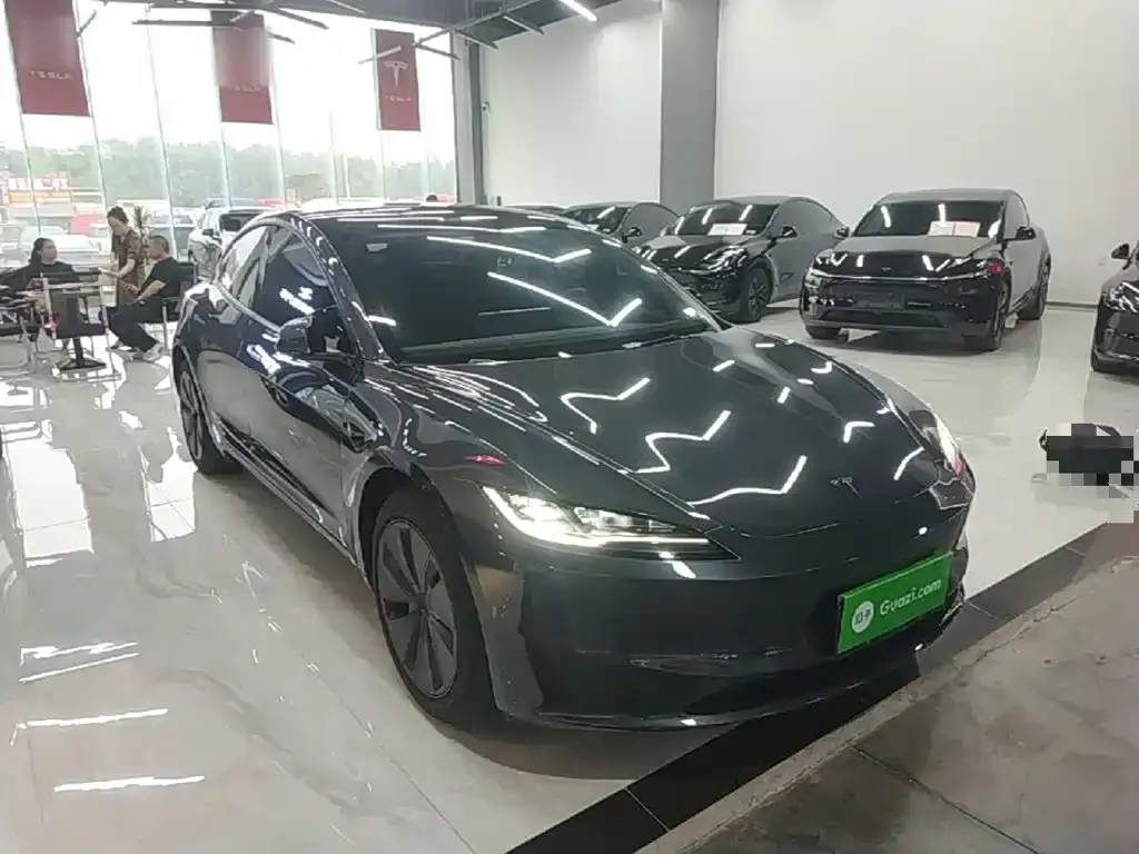 Tesla Model 3 — фото 10