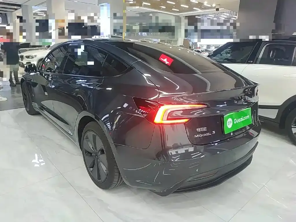 Tesla Model 3 — фото 3