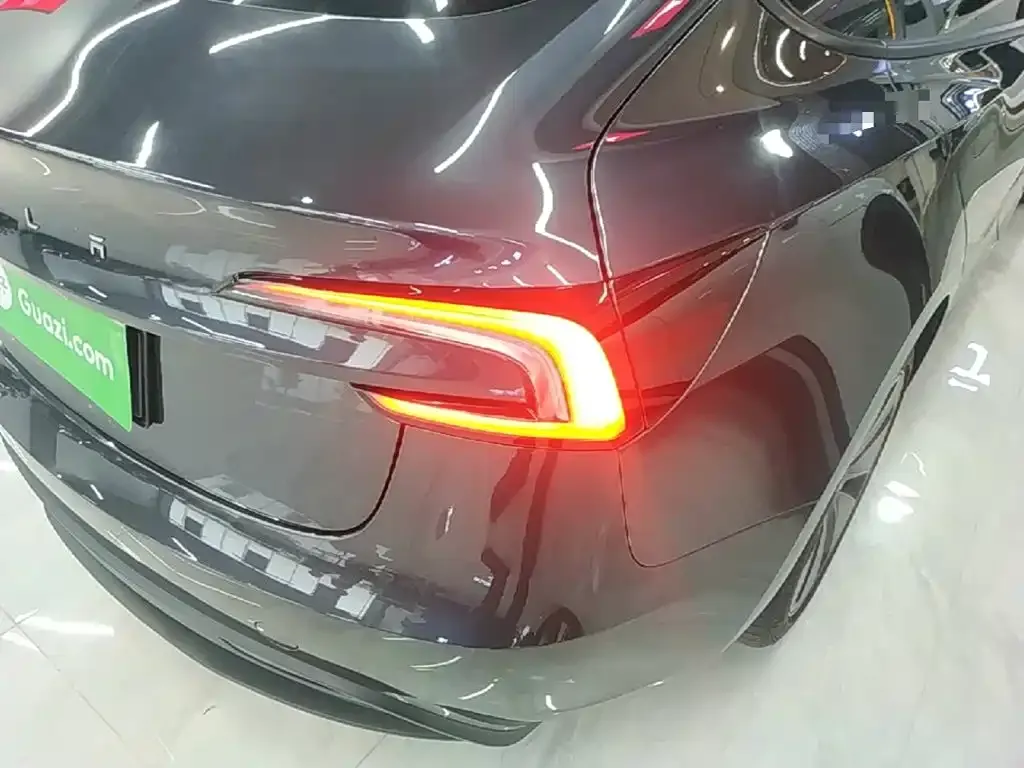 Tesla Model 3 — фото 5