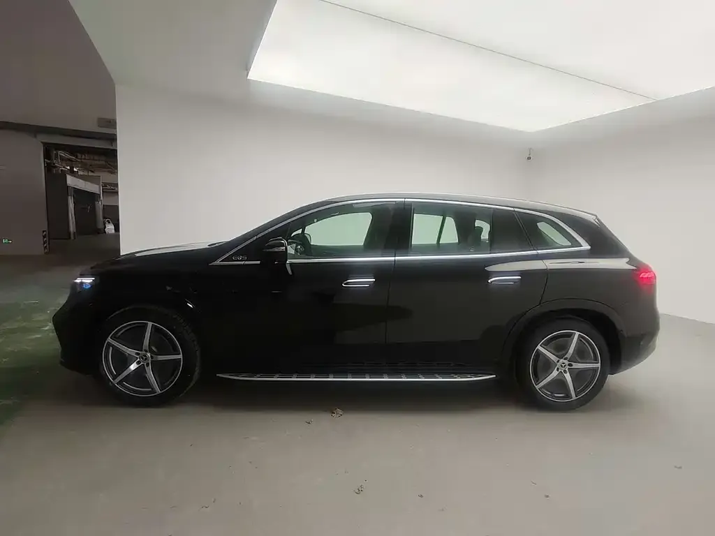 Mercedes-Benz EQS SUV — фото 6