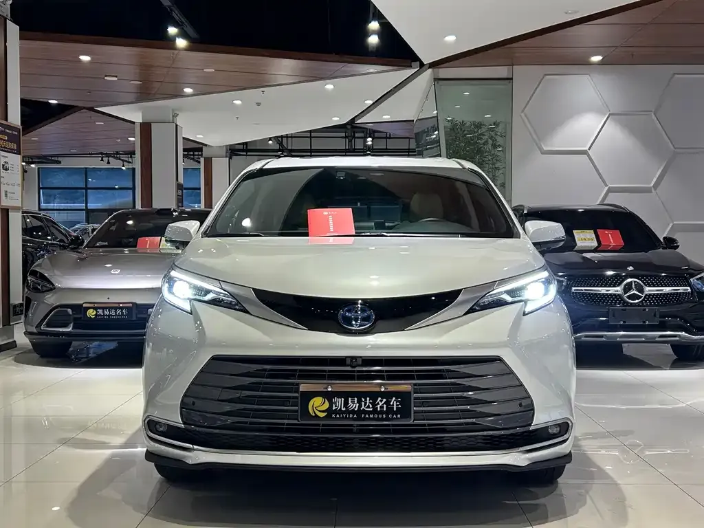 Toyota Sienna — фото 4