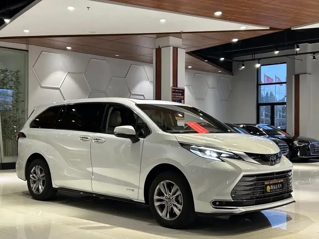 Toyota Sienna — фото 10