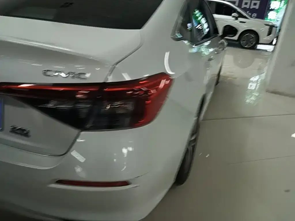 Honda Civic — фото 10