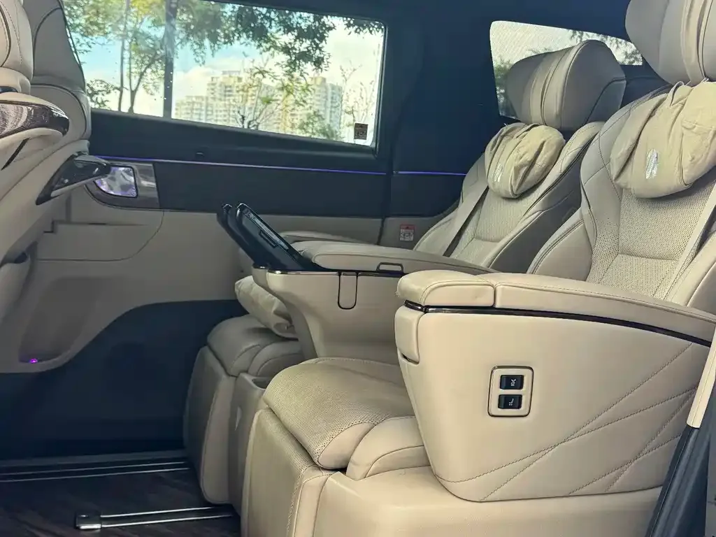 Toyota Alphard — фото 10