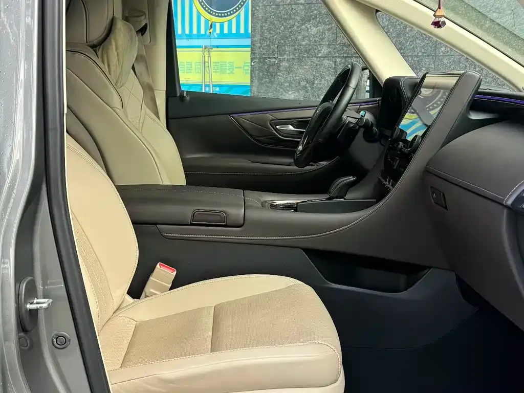 Toyota Alphard — фото 4
