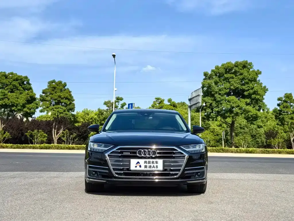 Audi A8 — фото 2