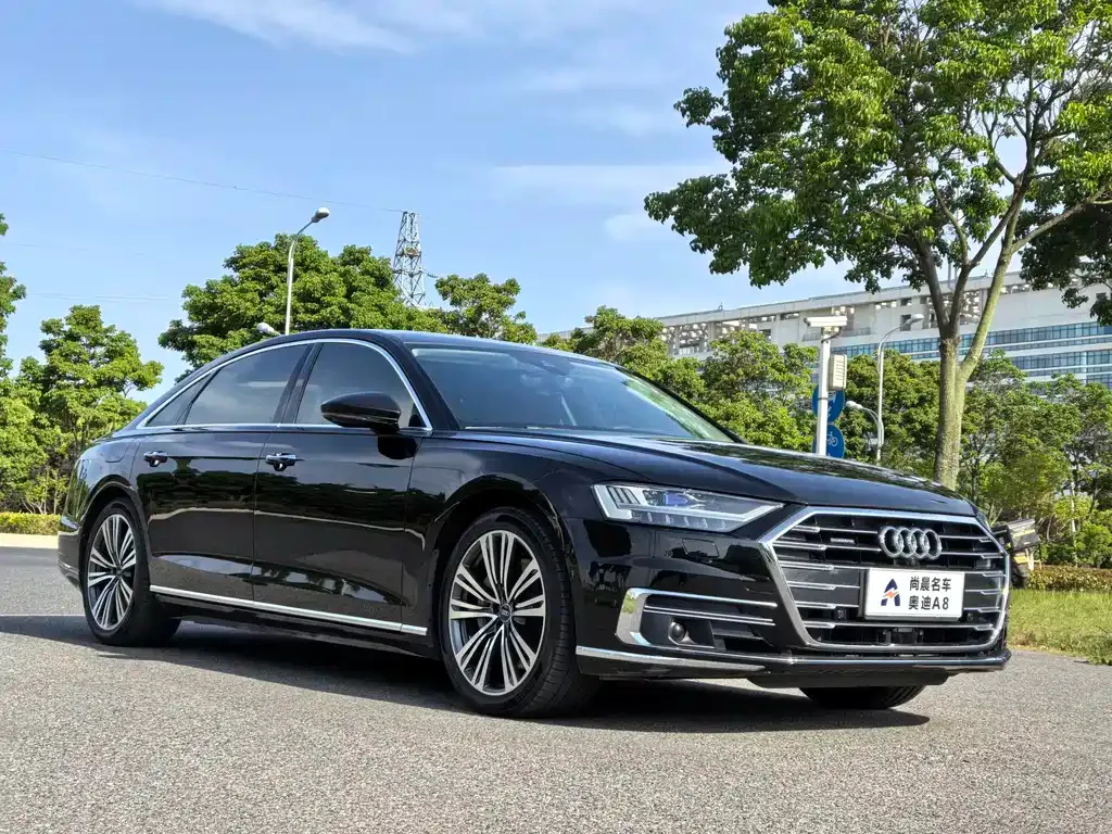 Audi A8 — фото 9