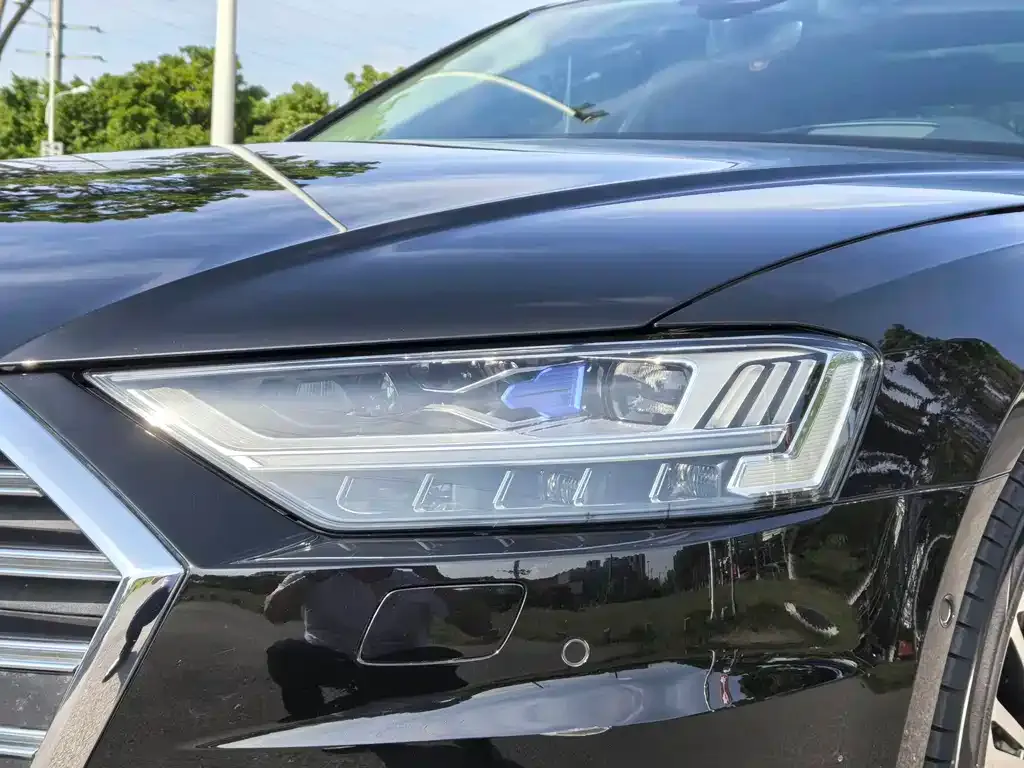 Audi A8 — фото 4