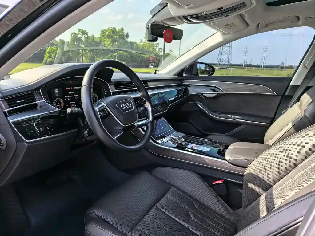 Audi A8 — фото 3
