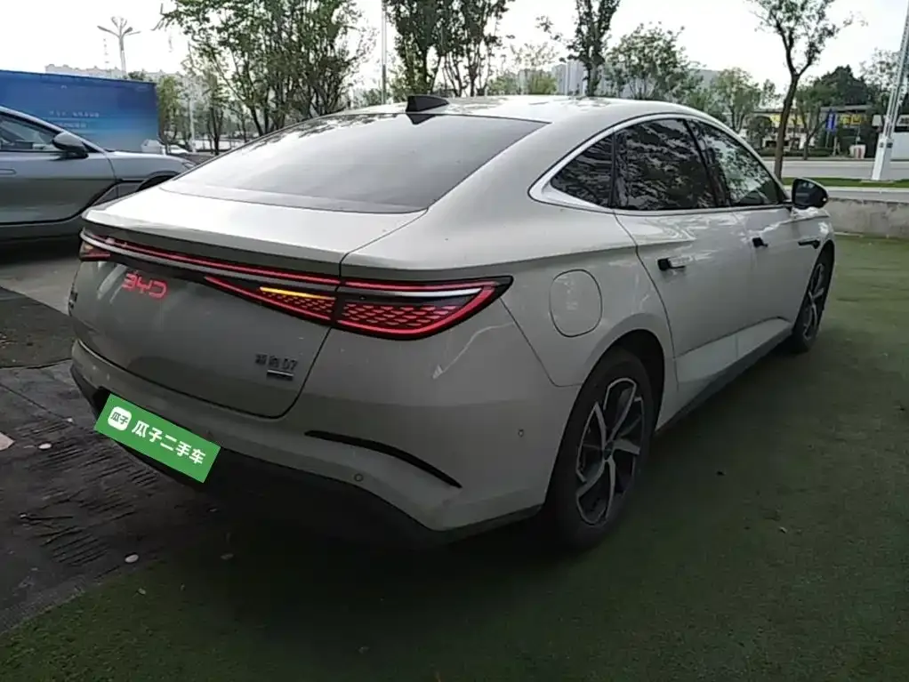 BYD Seal 07 DM-i — фото 10