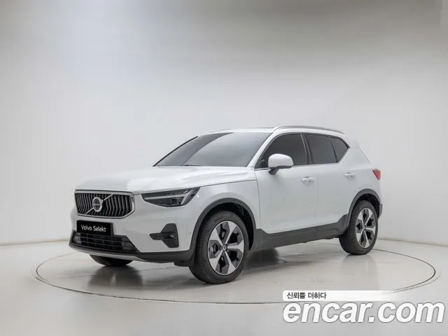 Volvo XC40 — фото 1