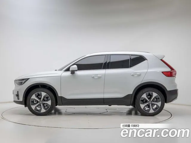 Volvo XC40 — фото 2