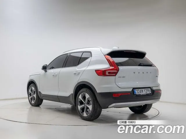 Volvo XC40 — фото 4