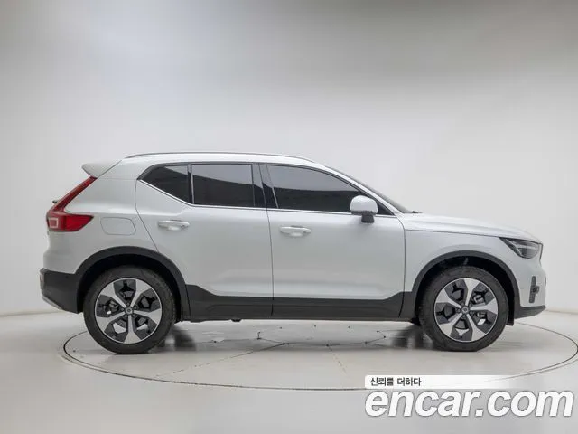 Volvo XC40 — фото 9