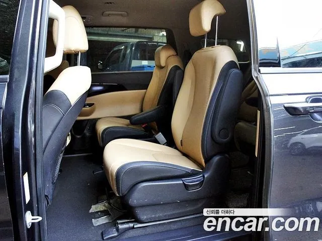 Kia Carnival — фото 5