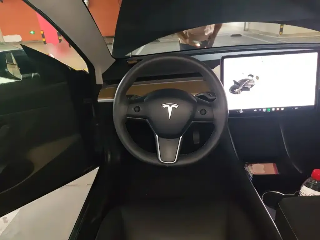 Tesla Model 3 — фото 3