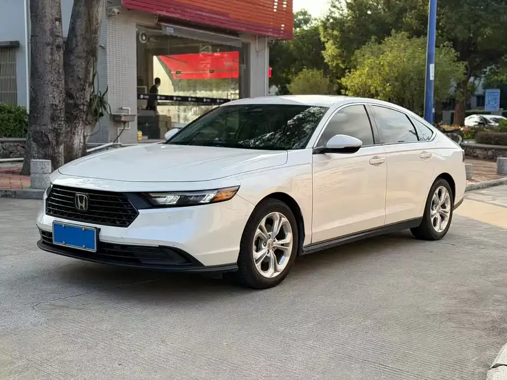 Honda Accord — фото 1