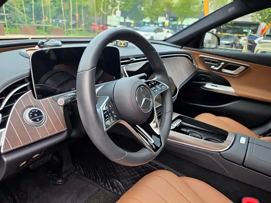 Mercedes-Benz E-Class — фото 6
