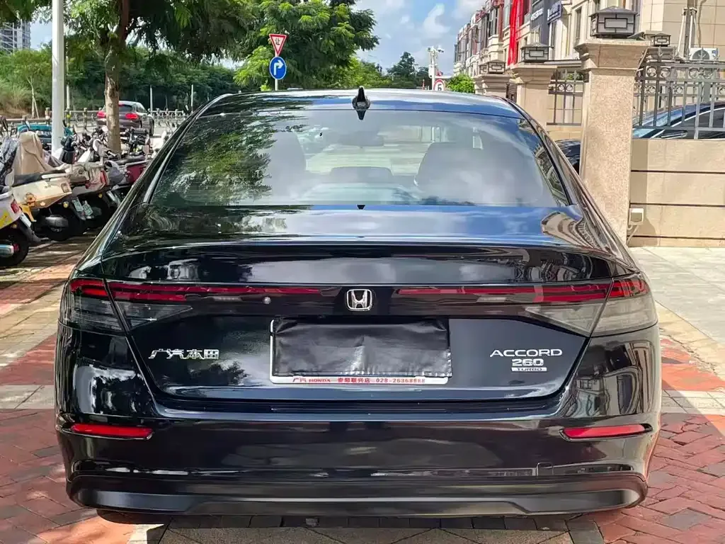 Honda Accord — фото 9