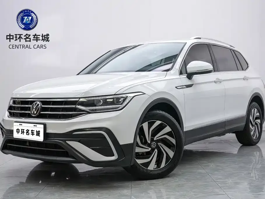 Volkswagen Tiguan L — фото 1