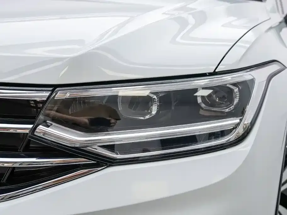 Volkswagen Tiguan L — фото 9